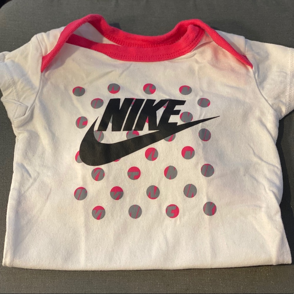 Nike Onsie (0/3m)